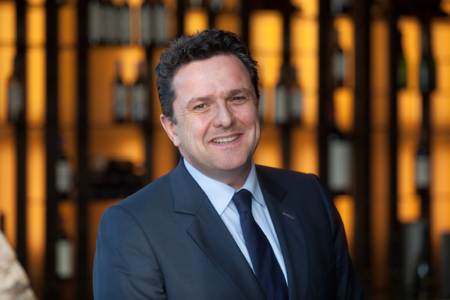  Boris Bréau先生  Managing Director  for Compagnie Vinicole Baron Edmond de Rothschild  埃德蒙·德·罗斯柴尔德葡萄酒公司常务董事